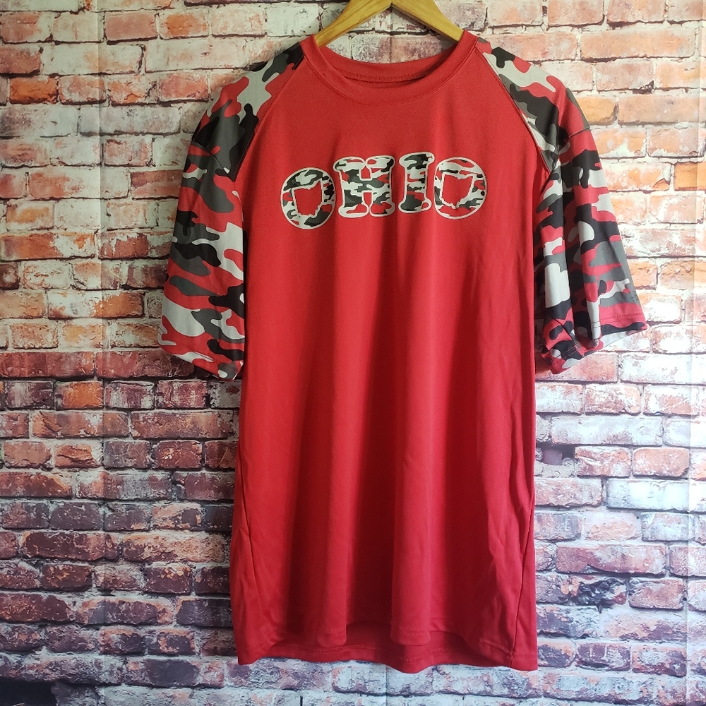 Ohio State Badger Sport Red Camouflage Crew Neck M